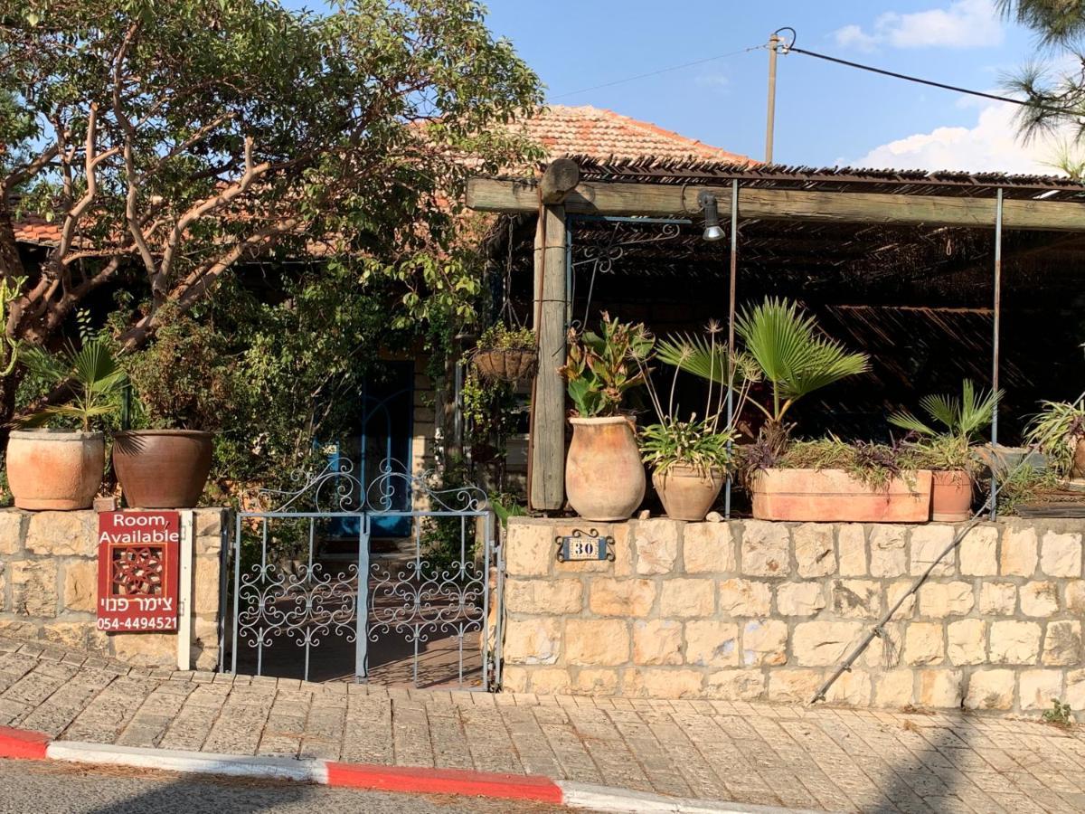 בית האבן העתיק מ-1885 עם מגונית פרטית בחצר 罗什平纳 外观 照片