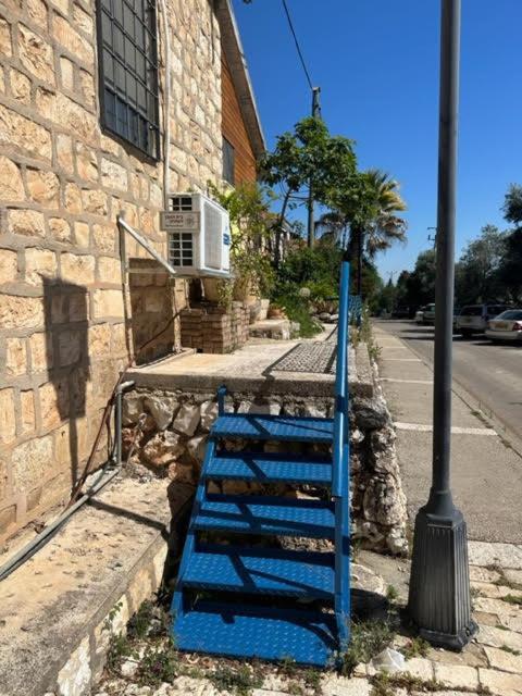 בית האבן העתיק מ-1885 עם מגונית פרטית בחצר 罗什平纳 外观 照片